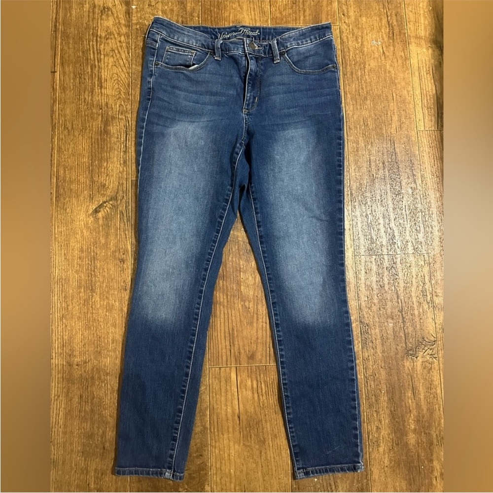 Universal threads mid rise size 10